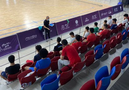 Elçin Məmmədov U-19-a dərs keçdi