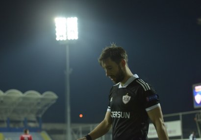 Filip Ozobiç “100”ə çatdı