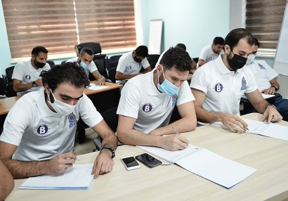 Millinin üzvləri B kurslarına qatıldı