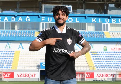 UEFA Kadinin qolunu \