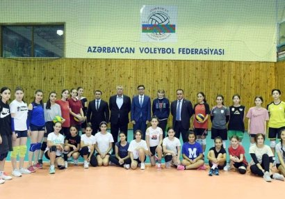 Fərid Qayıbov voleybol federasiyasının fəaliyyəti ilə tanış oldu