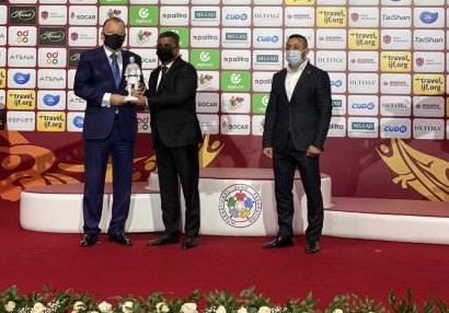 Sadıq Sadıqov mükafatlandırıldı