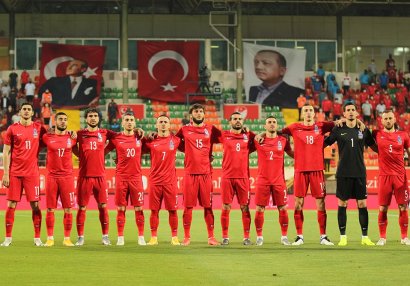 Millimiz FİFA reytinqində gerilədi