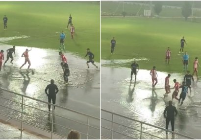 Meydançanı su basdı, oyun təxirə salındı - VİDEO