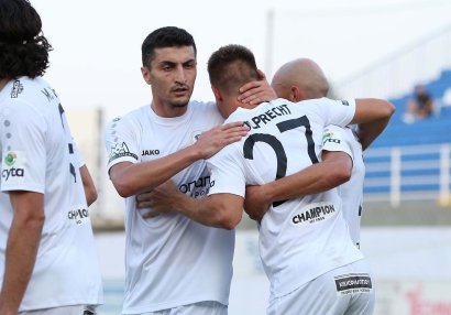 Araz Abdullayev oynadı, komandası...