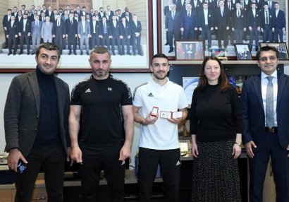 Qara Qarayevə fəxri ad verildi