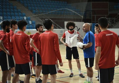 Azərbaycan millisi startda böyük hesabla yenildi