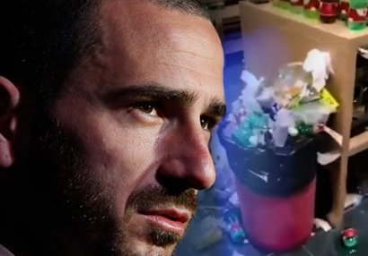 İtaliyalı futbolçular paltardəyişmə otağını zibilliyə çevirdi, Bonuççi üzr istədi - VİDEO
