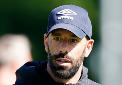 Van Nistelroy təklifə \