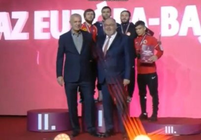 AÇ: Medalçıları Azərbaycanın səfiri və federasiya rəsmisi mükafatlandırdı 