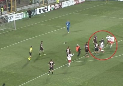 Ölümlə hədələnən futbolçu 3-cü qolu vura bilmədi - VİDEO 