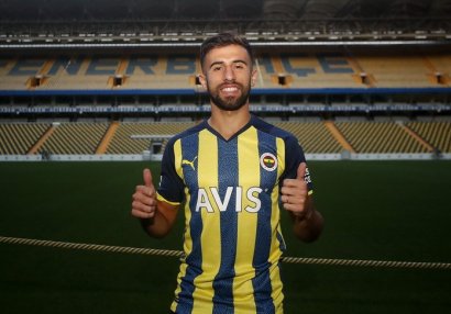 Rossi İstanbul nəhəngi ilə 3 illik müqavilə imzaladı