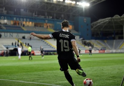 Ozobiç Premyer Liqada yubiley qolunu vurdu