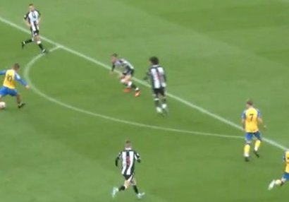 16 yaşlı futbolçudan 3 eyni qol - VİDEO