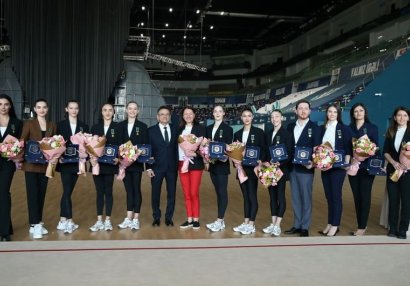 Mədət Quliyev gimnastları təltif etdi