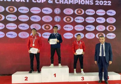 Gənc güləşçilər “Çempionlar” turnirinə 11 medalla start verdi