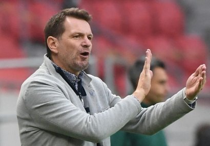 Millimizin rəqibi baş məşqçisini qovdu