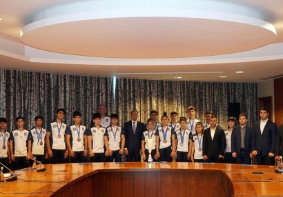 Rəşad Nəbiyev Avropa çempionları ilə görüşdü