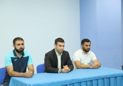 “Zirə”nin fəxri prezidenti futbolçularla görüşdü - FOTOLAR