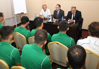 PFL-in yeni prezidenti hakimlərlə görüşdü
