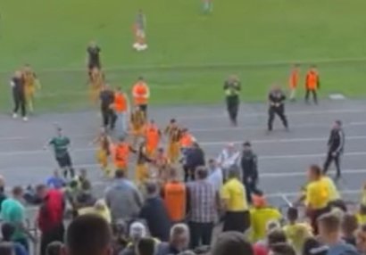 Futbol matçında dava: rəqib futbolçunu bu hala saldılar - FOTO/VİDEO