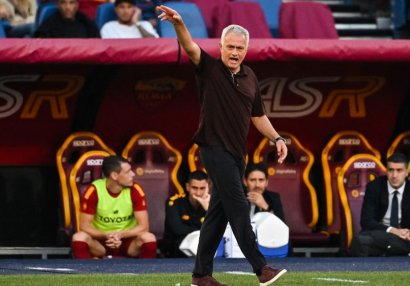 Mourinyu təhqirə görə cəzalandırıldı