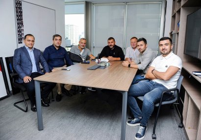 PFL prezidentinin qolu niyə sarıqlıdır?
