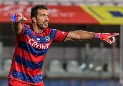 Buffon 5 ən yaxşı qapıçının adını açıqladı