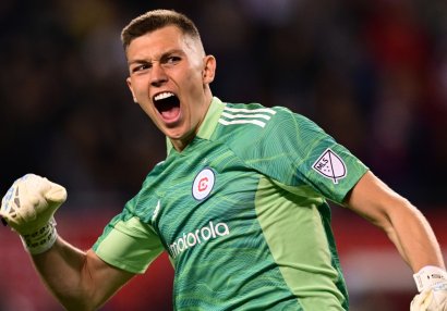 18 yaşlı qapıçı \