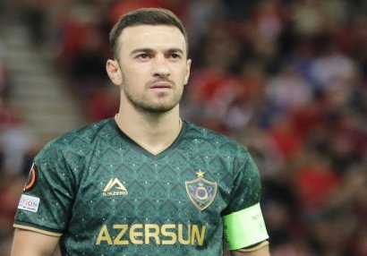 UEFA Qara Qarayevi təbrik etdi - FOTO