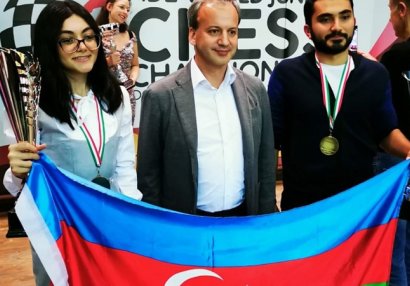 Президент ФИДЕ поздравил азербайджанских шахматистов с победой на чемпионате мира (ФОТО)