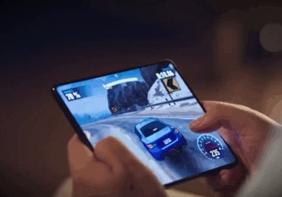 Əlavə heç bir şey: Galaxy Z Fold4 həyatımızı necə asanlaşdırır (və rəngarəng edir)?