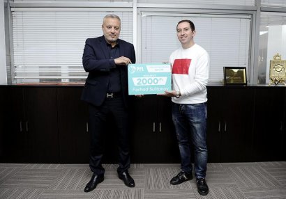 PFL loqo müsabiqəsinin qalibini mükafatlandırdı