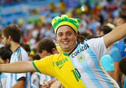 Braziliya və Argentina azarkeşləri əlbəyaxa dava etdilər - VİDEO