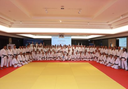 Laskau Bakıda seminar keçirir