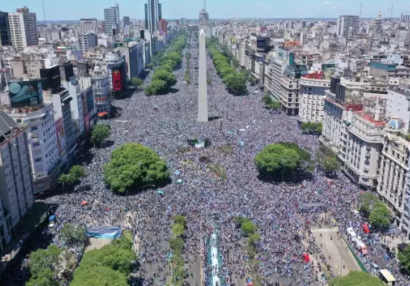 Argentinada faciə - Çempionluq paradında 2 nəfər öldü