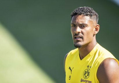 Xərçəngdən əziyyət çəkən futbolçu qayıtdığını bəyan etdi