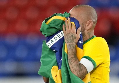 Dani Alves həbs olundu, klubu müqaviləni pozdu