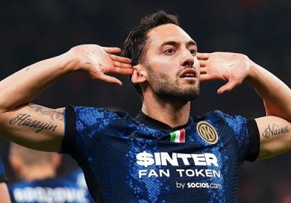 Çalhanoğlu İtaliyanı İngiltərəyə dəyişir