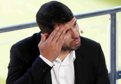 Aqueronun canlı yayımda halı pisləşdi