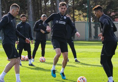 “Neftçi”nin zədəli futbolçusu sıraya döndü