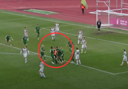 Ukraynalı futbolçular qadın hakimə hücum çəkdilər - VİDEO