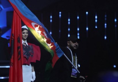 İrəvanda Azərbaycan bayrağı yandırıldı
