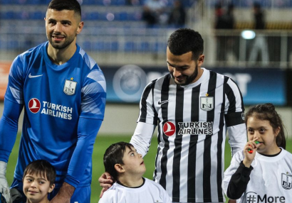 Meydana daum sindromlu uşaqlarla çıxdılar - FOTO