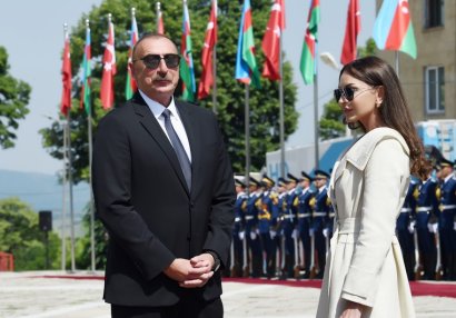 İlham Əliyev və Mehriban Əliyeva İrəvanda çempion olan idmançını təbrik etdi