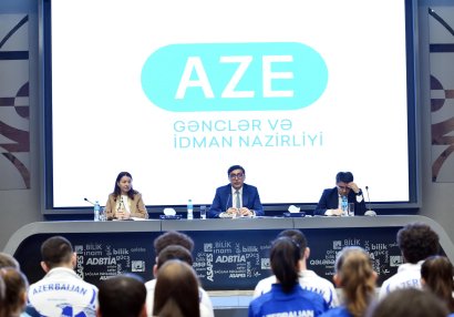 Nazir apreldə uğur qazanan idmançılarla görüşdü