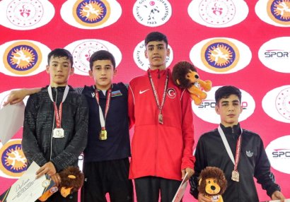 Azərbaycan güləşçilərindən “Zəfər kuboku”nda daha 5 medal