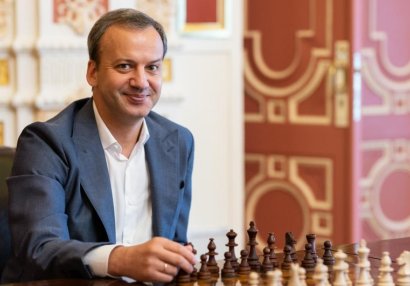 FIDE-nin prezidenti Bakıya gələcək