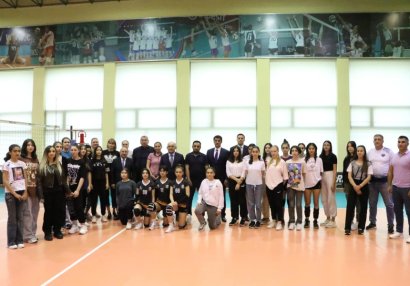 Federasiya prezidenti gənc voleybolçularla görüşdü