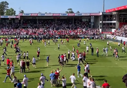 Meydana axışan \